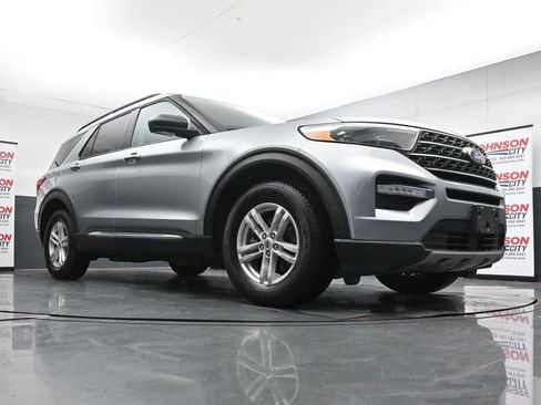 Used 2024 Ford Explorer XLT w/ Equipment Group 202A AWD/4WD image 29