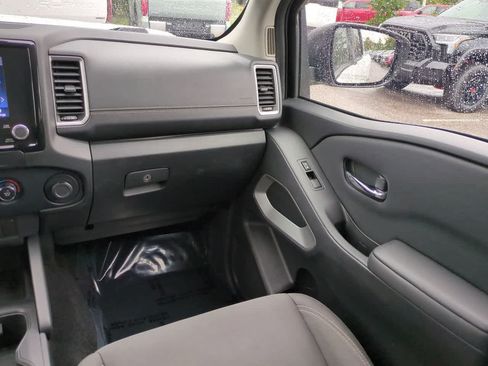 Used 2022 Nissan Frontier SV AWD/4WD image 16