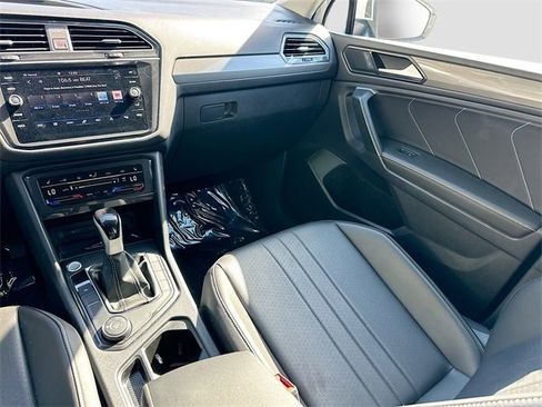 Used 2024 Volkswagen Tiguan SE AWD/4WD image 21