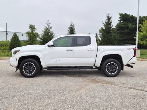 Used 2024 Toyota Tacoma TRD Sport w/ TRD Sport Upgrade Package AWD/4WD image 8