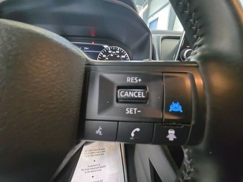 Used 2025 Nissan Rogue SV AWD/4WD image 19