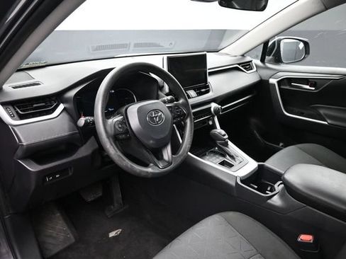 Used 2025 Toyota RAV4 XLE AWD/4WD image 12