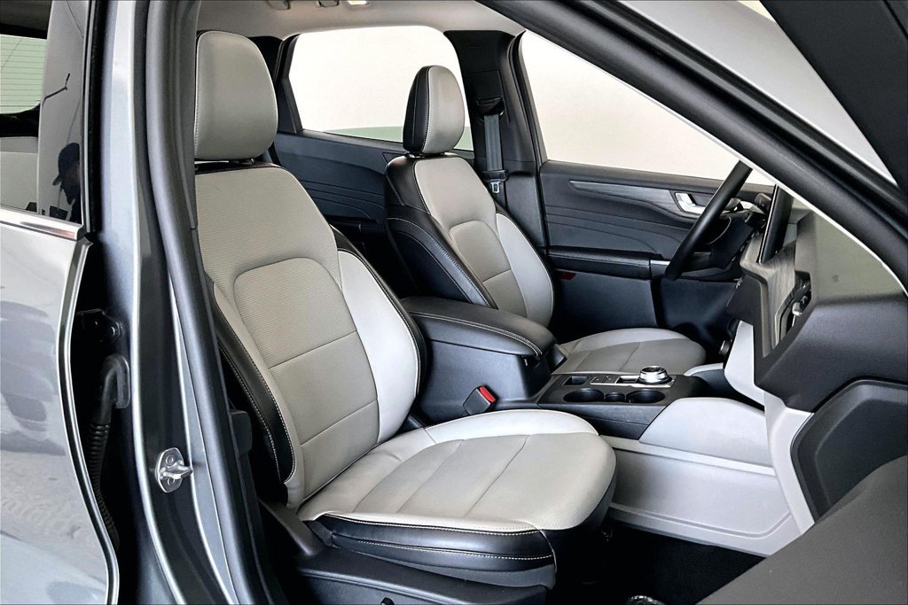 Used 2025 Ford Escape Platinum AWD/4WD image 9