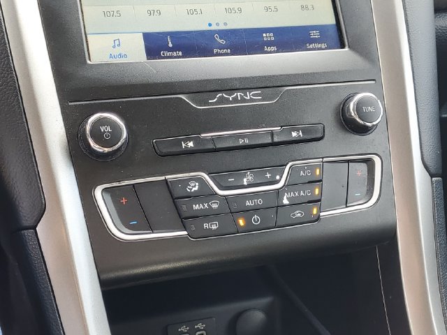 Used 2020 Ford Fusion SE FWD image 22