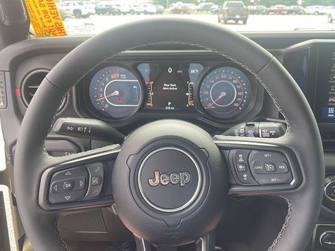 Used 2026 Jeep Wrangler Unlimited Rubicon AWD/4WD image 11