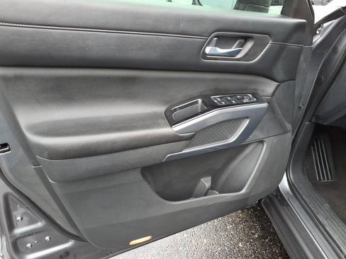 Used 2022 Nissan Pathfinder SL FWD image 12