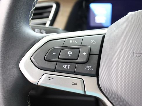 Used 2024 Volkswagen Atlas SE FWD image 26