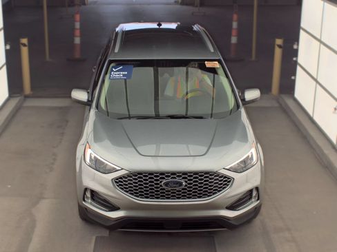 Used 2024 Ford Edge SEL w/ Convenience Package AWD/4WD image 3