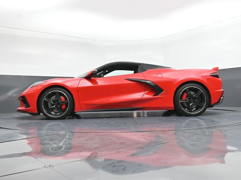 Used 2021 Chevrolet Corvette 2LT w/ Z51 Performance Package image 24