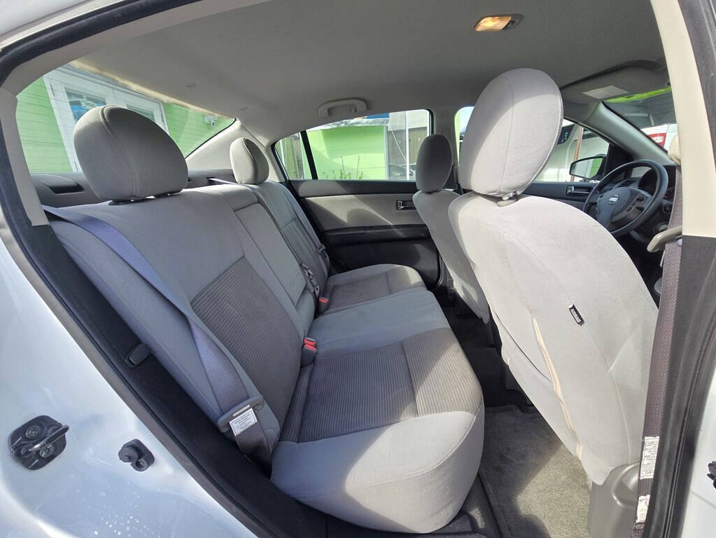 Used 2012 Nissan Sentra 2.0 SR FWD image 13