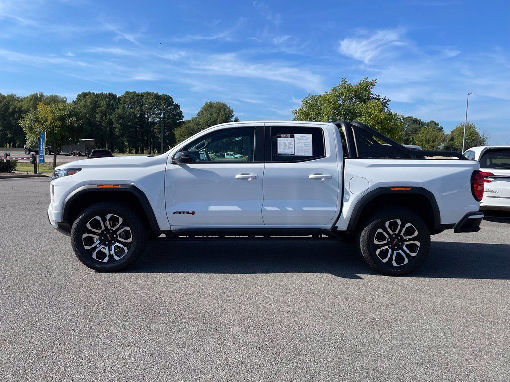 Used 2025 GMC Canyon AT4 w/ Nightfall Edition AWD/4WD image 4