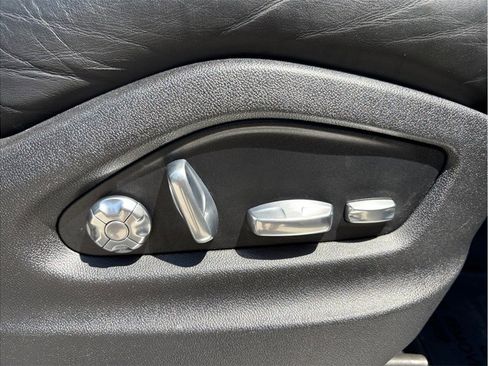 Used 2020 Porsche Cayenne image 48