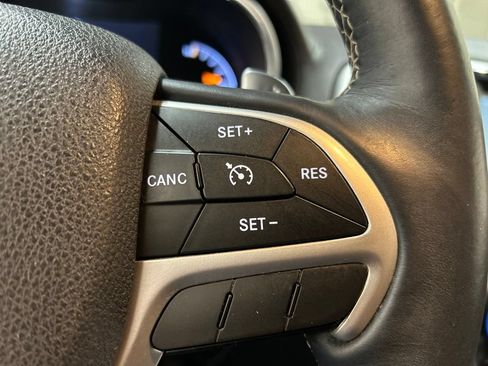 Used 2016 Jeep Grand Cherokee Overland AWD/4WD image 22