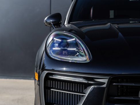 Certified 2026 Porsche Macan S AWD/4WD image 18