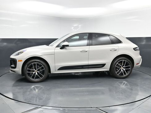 Used 2025 Porsche Macan AWD/4WD image 2