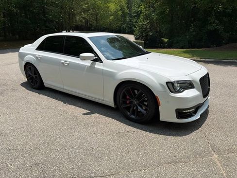 Certified 2023 Chrysler 300 C RWD image 8