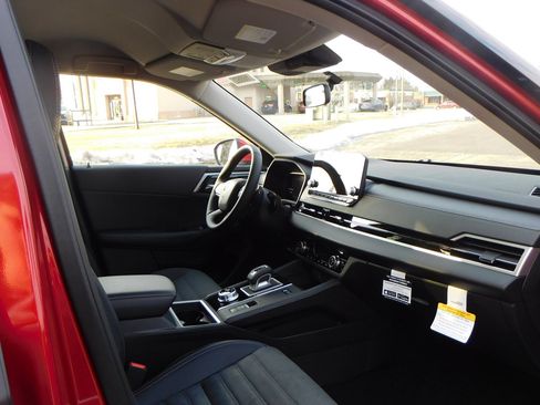 New 2025 Mitsubishi Outlander SE image 34