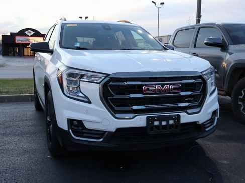Used 2022 GMC Terrain AT4 w/ Tech Package image 9