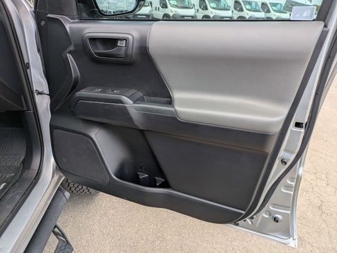 Used 2019 Toyota Tacoma SR w/ SR Convenience Package image 28