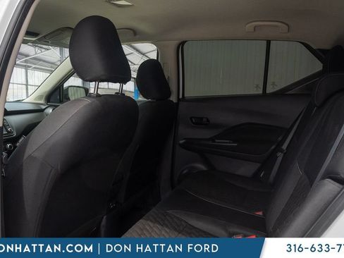 Used 2021 Nissan Kicks S FWD image 17