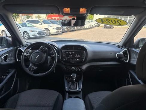 Used 2024 Kia Soul LX w/ Option Group 015 FWD image 3