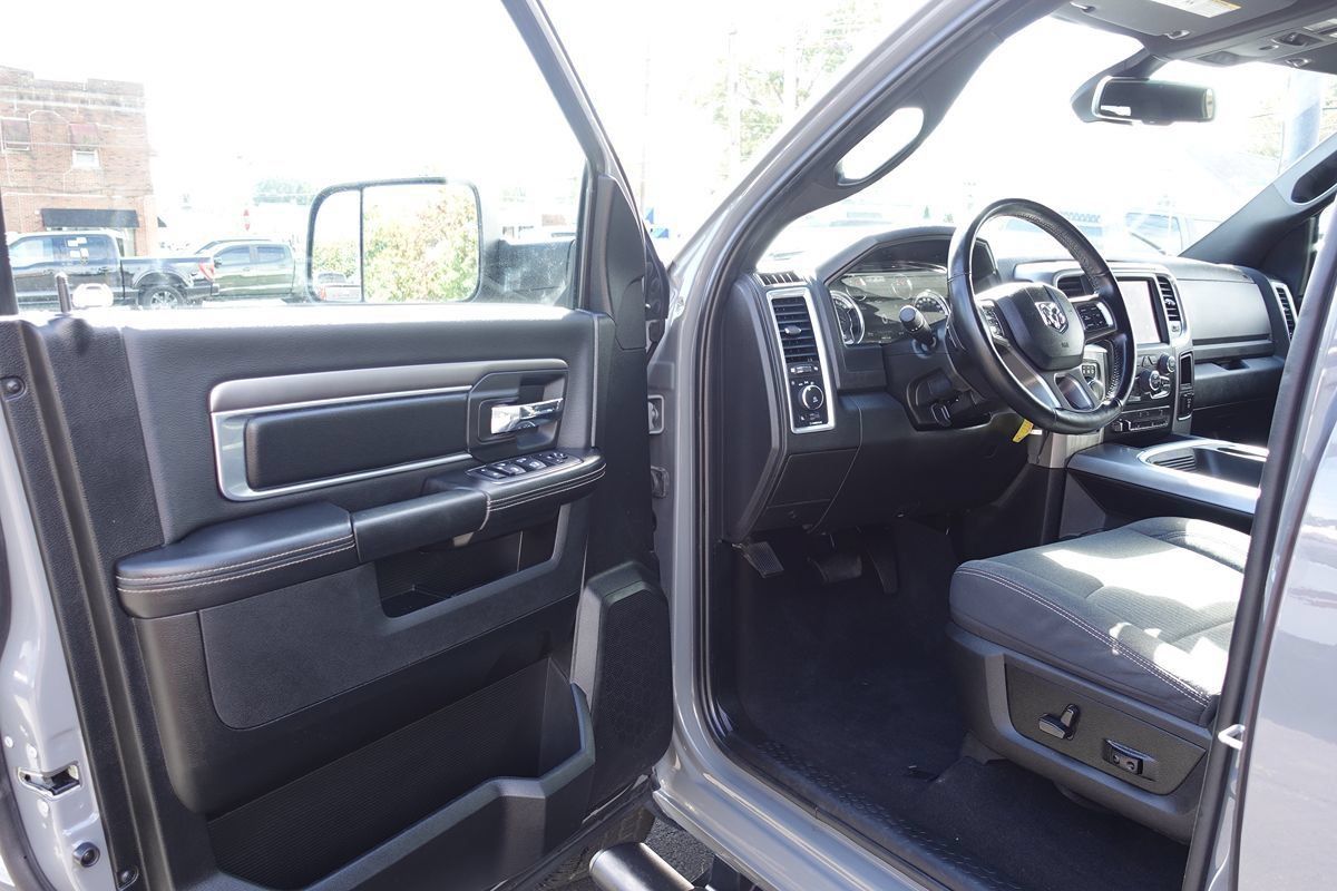 Used 2022 RAM 1500 Warlock w/ Ceramic Grey Warlock Package AWD/4WD image 17