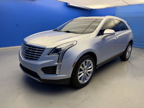 Used 2017 Cadillac XT5 Platinum AWD/4WD image 4