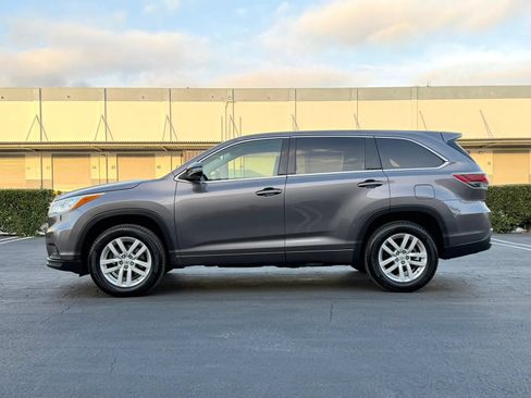 Used 2014 Toyota Highlander LE FWD image 6