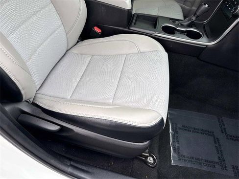 Used 2016 Toyota Camry SE w/ Moonroof Package image 10