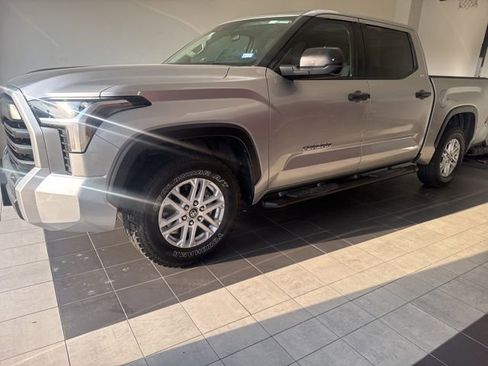 Used 2022 Toyota Tundra SR5 RWD image 1