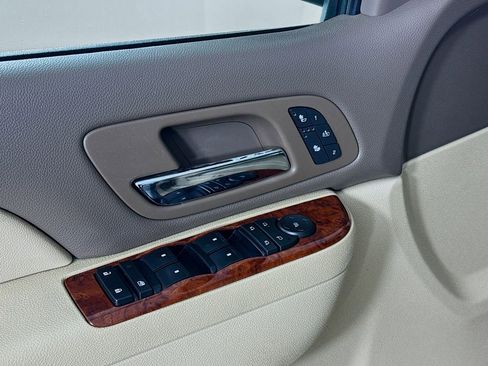 Used 2010 GMC Yukon SLT w/ SLT-2 Equipment Package image 17