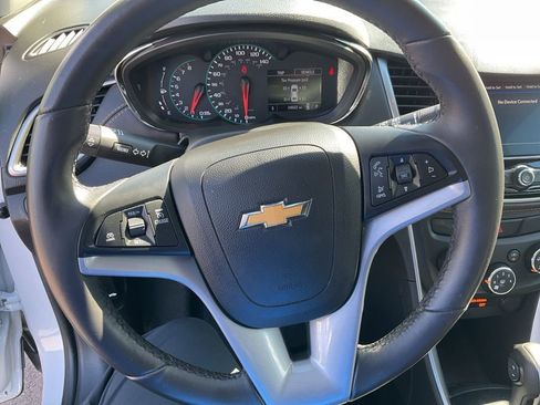 Used 2022 Chevrolet Trax LT w/ Driver Confidence Package image 4