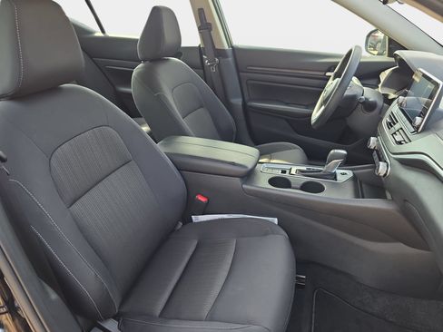 Used 2025 Nissan Altima 2.5 SV AWD/4WD image 10