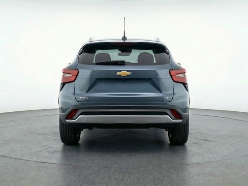 Used 2025 Chevrolet Trax LT w/ LT Convenience Package image 7