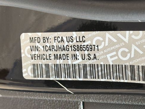 Used 2025 Jeep Grand Cherokee Altitude AWD/4WD image 25