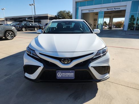 Used 2024 Toyota Camry SE image 2