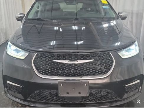 Used 2022 Chrysler Pacifica Limited FWD image 6