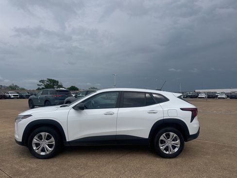 Used 2025 Chevrolet Trax LS image 12