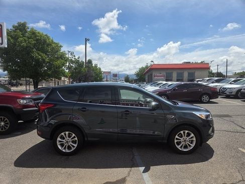 Used 2019 Ford Escape SE FWD image 3