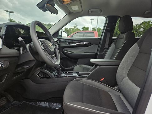 Used 2025 Chevrolet TrailBlazer LT AWD/4WD image 16