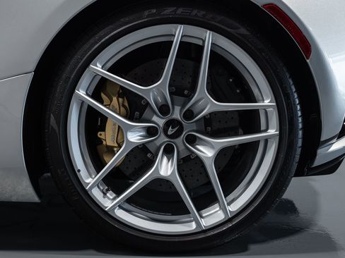 Used 2024 McLaren 750S image 27