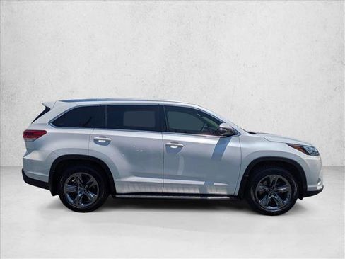 Used 2017 Toyota Highlander Limited Platinum AWD/4WD image 4