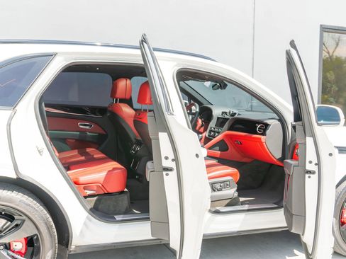Used 2023 Bentley Bentayga AWD/4WD image 53