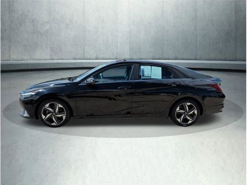 Used 2021 Hyundai Elantra Limited w/ Cargo Package FWD image 2