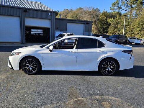 Used 2022 Toyota Camry SE image 5