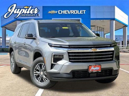 New 2026 Chevrolet Traverse LT image 1