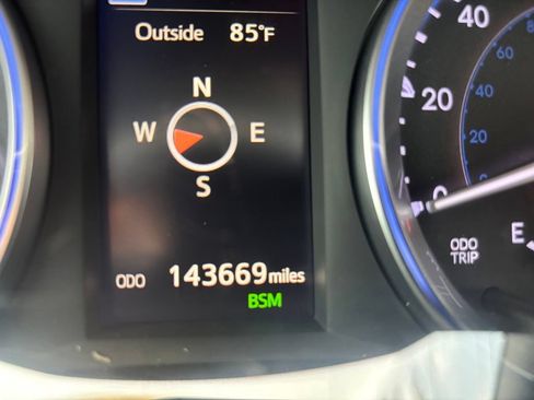 Used 2018 Toyota Highlander XLE FWD image 34