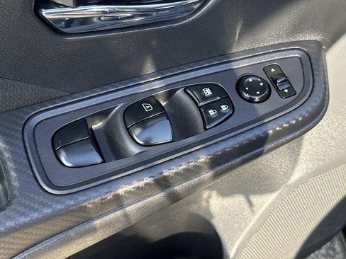 Used 2022 Nissan Versa SV image 19