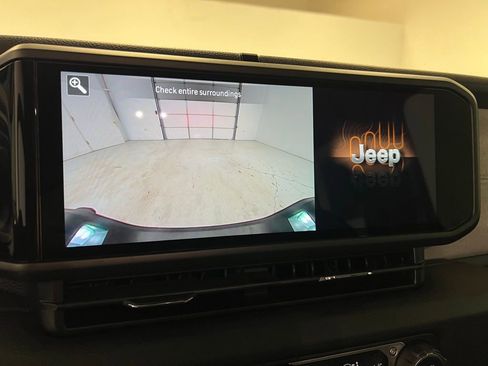 Used 2024 Jeep Gladiator Sport image 23