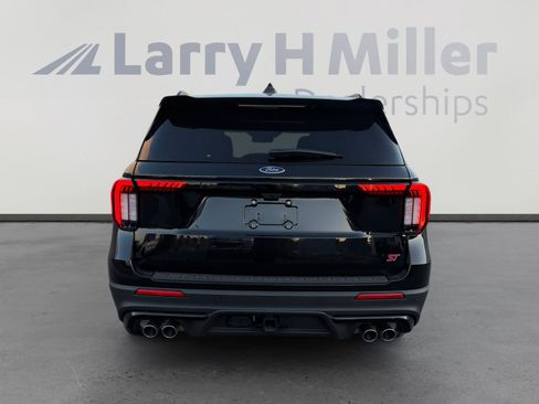 Used 2025 Ford Explorer ST AWD/4WD image 4